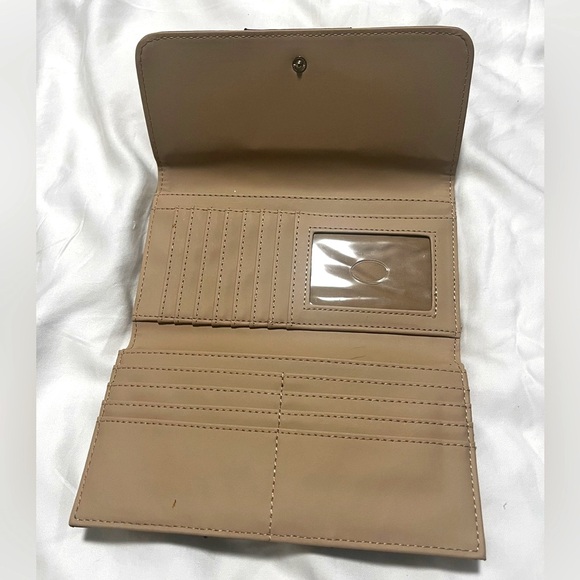 GUESS WALLET. Never used! - Picture 3 of 4